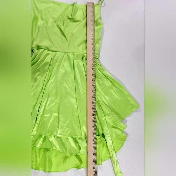 B. Darlin Satin Cowlneck Tiered Fit & Flare Mini Dress Lime Juniors Size 3/4 NWT - Picture 13 of 13